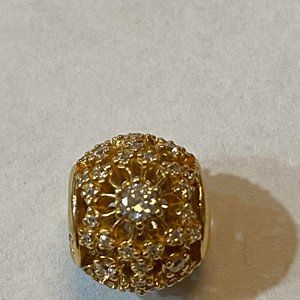 PANDORA 14K INNER RADIANCE CHARM